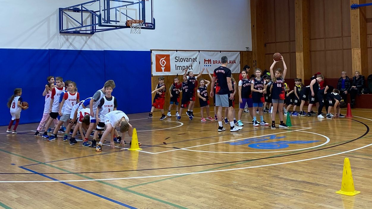 Slovanet Impact podporuje basketbalový klub ŠINTER DYNAMO