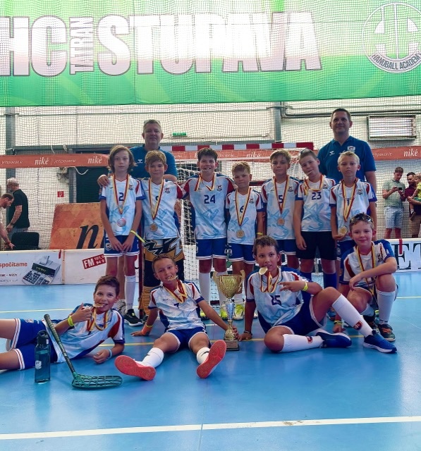 Grobskí Vlci vybojovali strieborné medaily na prestížnom Stupava Floorball Cup 2026