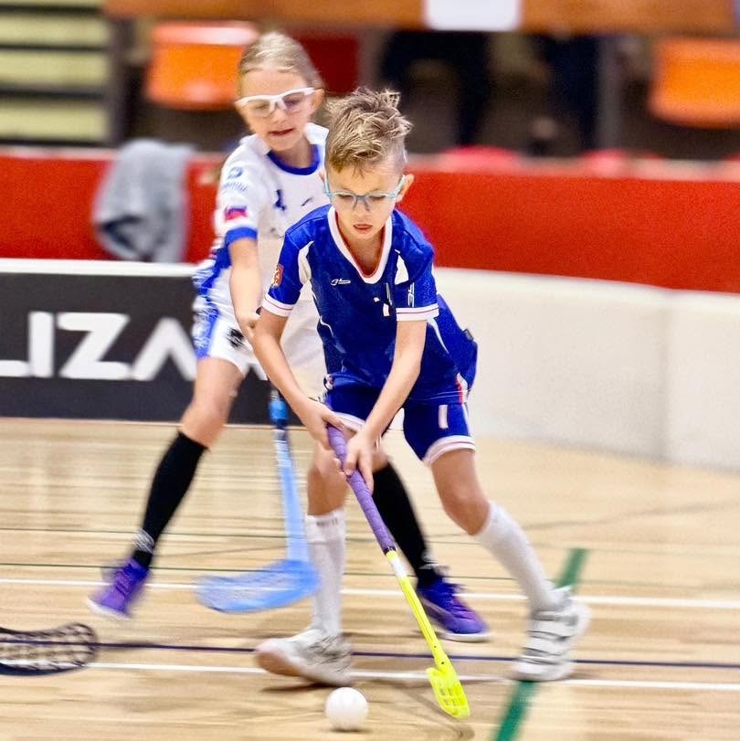 Grobskí Vlci vybojovali strieborné medaily na prestížnom Stupava Floorball Cup 2026